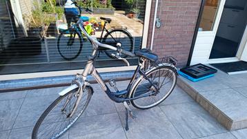 Damesfiets 28 inch merk Bikkel beschikbaar voor biedingen