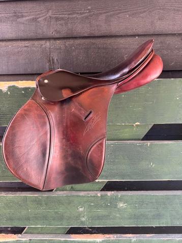 Passier springzadel beschikbaar voor biedingen