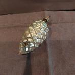 B1038 oude kerstbal zilver dennenappel 7 cm, Diversen, Kerst, Ophalen of Verzenden, Gebruikt