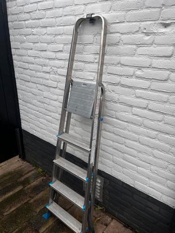 Trap, ladder beschikbaar voor biedingen
