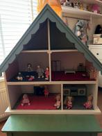 Groot houten poppenhuis met meubels en poppetjes, Kinderen en Baby's, Speelgoed | Poppenhuizen, Ophalen, Zo goed als nieuw