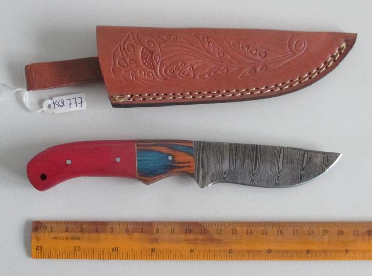 Handgesmeed Damast mes met lederen schede. KQ777., Caravans en Kamperen, Kampeergereedschap, Nieuw, Ophalen of Verzenden