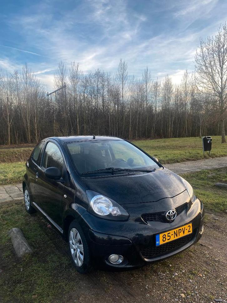Toyota Aygo 1.0 12V Vvt-i 3DRS MMT 2010 Zwart, Auto's, Toyota, Particulier, Aygo, Benzine, A, Hatchback, Handgeschakeld, Origineel Nederlands