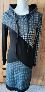 Mooi warm winter jurkje van Tantilly zwart wit maat S, Kleding | Dames, Jurken, Maat 38/40 (M), Verzenden, Zwart, Zo goed als nieuw