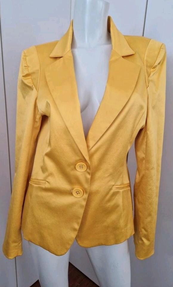 RINASCIMENTO COLBERT GEEL SATIJN MT XL VALT ALS M, Kleding | Dames, Jasjes, Kostuums en Pakken, Zo goed als nieuw, Jasje, Maat 38/40 (M)