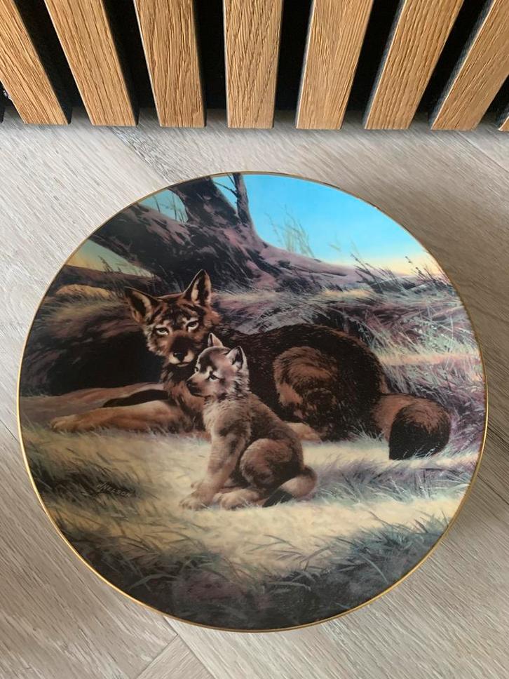 Wandbord ‘The Red Wolf’ by Will Nelson, Antiek en Kunst, Antiek | Wandborden en Tegels, Ophalen of Verzenden