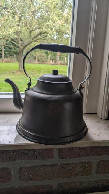 Antieke ketel. beschikbaar voor biedingen