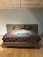 Bed inclusief lampjes en matrassen - Grijs, Huis en Inrichting, Slaapkamer | Bedden, Ophalen, Modern, Strak, 210 cm, 180 cm
