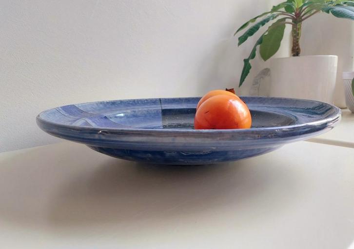Grote schaal Keramiek blauw handgemaakt 35,50 cm, Antiek en Kunst, Antiek | Keramiek en Aardewerk, Ophalen