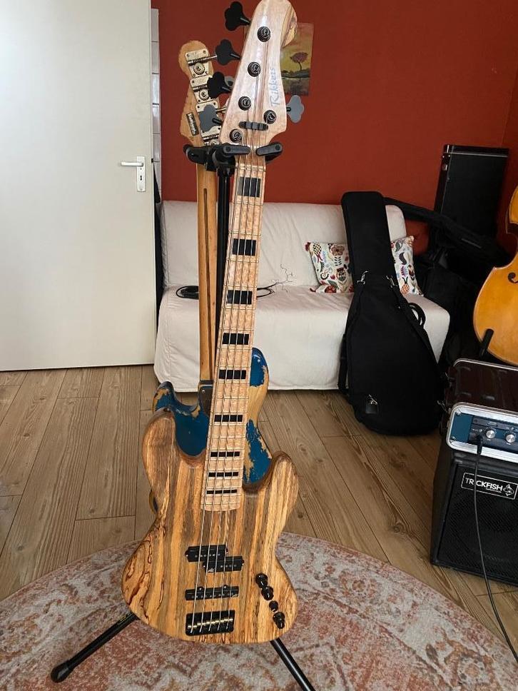Rikkers P/J 5 snarige bas, Muziek en Instrumenten, Snaarinstrumenten | Gitaren | Bas, Zo goed als nieuw, Elektrisch, 5-snarig