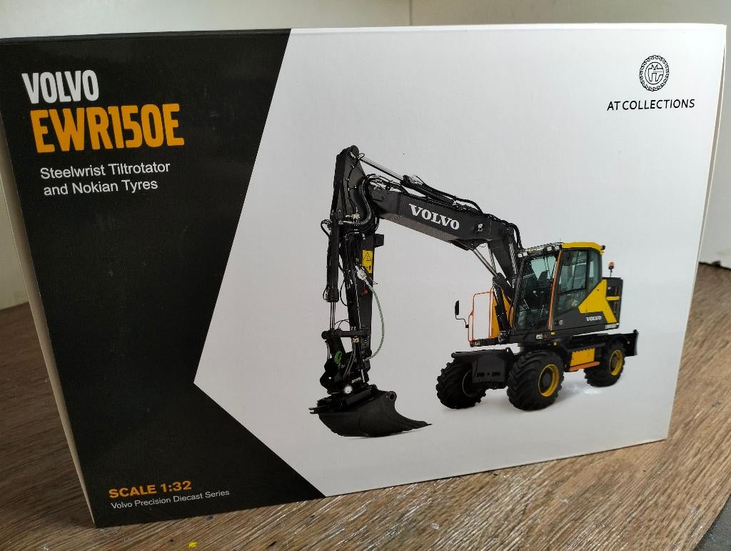 Te koop AT Collections Volvo EWR150E mobiele kraan., Hobby en Vrije tijd, Modelauto's | 1:32, Nieuw, Tractor of Landbouw, Overige merken