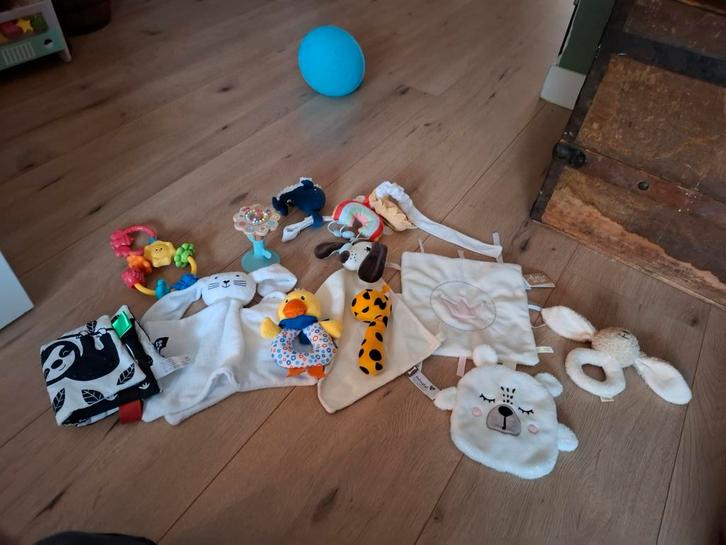 Babyspeelgoed en Knuffeldoekjes Set, Kinderen en Baby's, Speelgoed | Babyspeelgoed, Ophalen