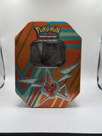 Tin filnk gevuld. Oa met 100 pokemon kaarten en vele extra’s, Ophalen of Verzenden, Zo goed als nieuw
