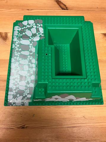 Lego raised baseplate beschikbaar voor biedingen