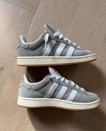 Adidas Campus zgan 42 2/3 grijs met wit sneakers gympen beschikbaar voor biedingen