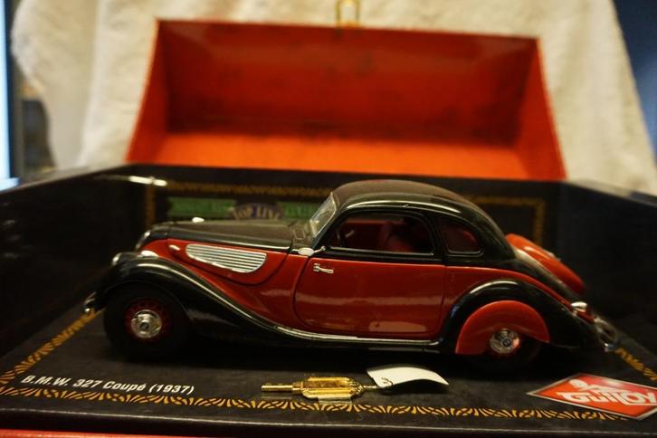 BMW 327 1937 Guiloy 1:18 rood zwart, Hobby en Vrije tijd, Modelauto's | 1:18, Gebruikt, Auto, Overige merken, Ophalen of Verzenden