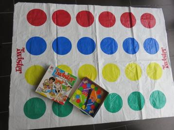 Twister, het familiespel met de stippen, vanaf 6 jaar. beschikbaar voor biedingen