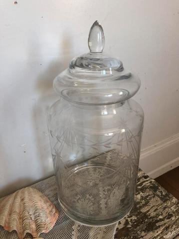 Brocante oude glazen pot  beschikbaar voor biedingen