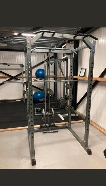 Power cage met Lat & Low Pulley attachment