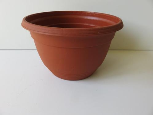 Kunststof terracotta bloempot diameter 27 cm, Tuin en Terras, Bloempotten, Zo goed als nieuw, Kunststof, Balkon, Tuin, Minder dan 40 cm