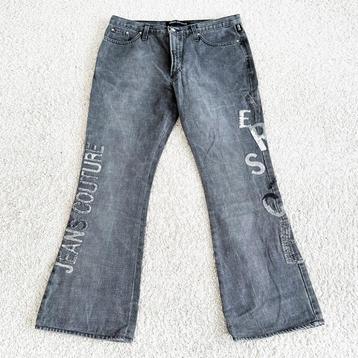 Zeer Mooie Versace Flared Spijkerbroek -97 (Size 32) € 199,- beschikbaar voor biedingen