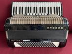 Mooie duitse Hohner Verdi III N accordeon . 120 bas ., Gebruikt, Hohner, 120-bas, Met riemen