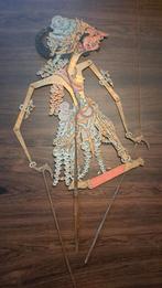 2 traditionele Wajang Kulit poppen, Ophalen