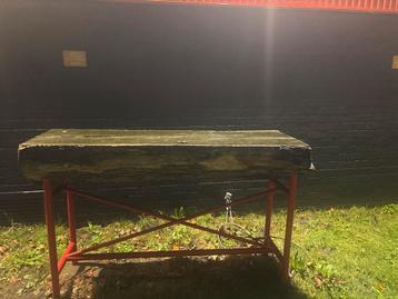 Robuust houten statafel   190 cm x70cm beschikbaar voor biedingen