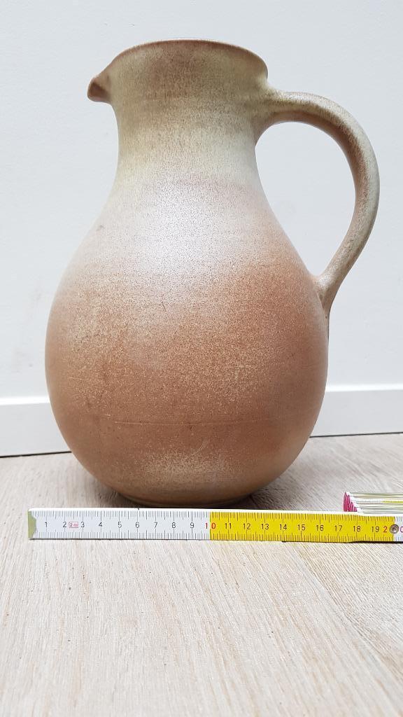 Handgedraaide schenkkan merk Terra-Handwerk. Klokgaaf., Antiek en Kunst, Antiek | Keramiek en Aardewerk, Ophalen