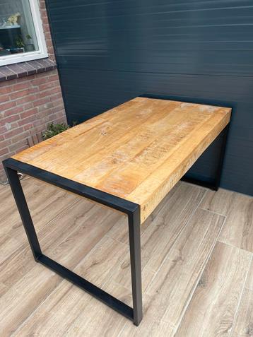 4-pers eettafel mangohout beschikbaar voor biedingen