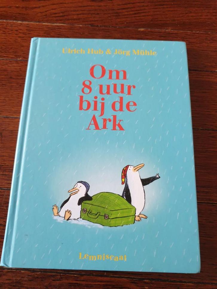Ulrich Hub - Om 8 uur bij de Ark, Boeken, Kinderboeken | Jeugd | onder 10 jaar, Zo goed als nieuw, Fictie algemeen, Ophalen of Verzenden