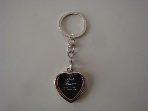 Sleutelhanger met hartvormig fotolijstje zilverkleurig nieuw, Verzamelen, Sleutelhangers, Nieuw, Overige typen, Ophalen of Verzenden