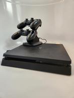 PS4 Slim 500GB + 2 Controllers + Oplaadstation, Spelcomputers en Games, Spelcomputers | Sony PlayStation 4, Ophalen, Met 2 controllers
