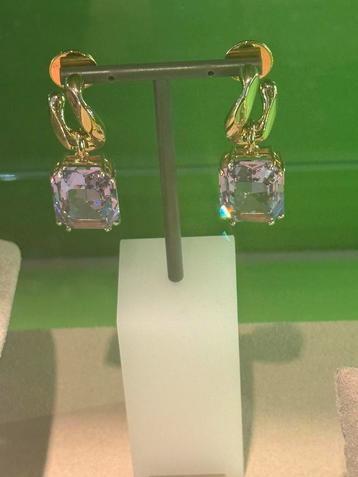 Goudkleurige swarovski oorbellen nieuww beschikbaar voor biedingen