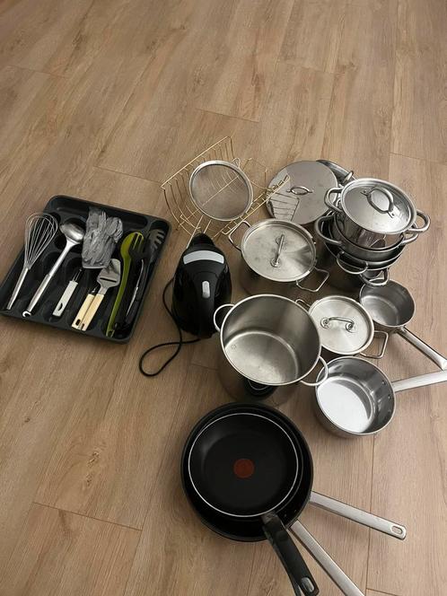 Keuken spullen: complete set, Huis en Inrichting, Keuken | Potten en Pannen, Zo goed als nieuw, Pannenset, Rvs, Inductieplaat