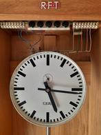 RFT HU-22 60 klok uit voormalige DDR, Antiek en Kunst, Antiek | Klokken, Ophalen