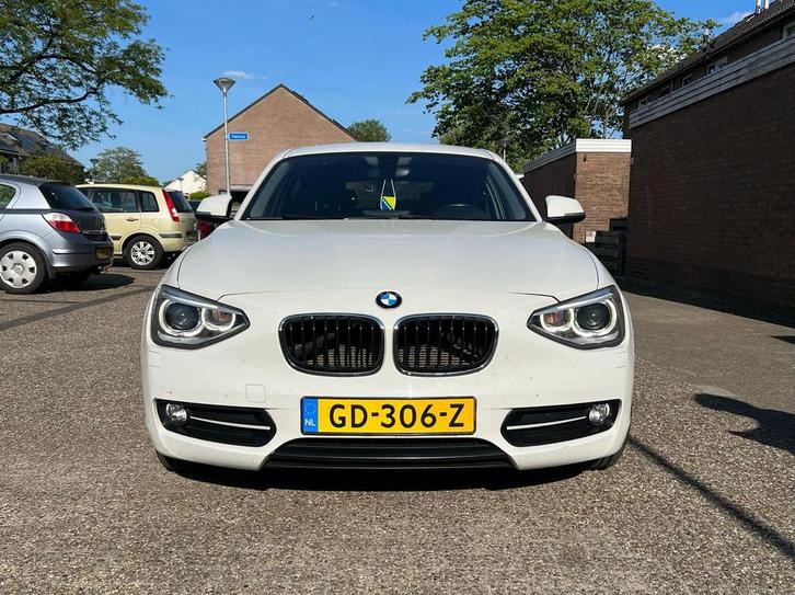 BMW 1-Serie 1.6 116D EDE 5DR 2015 Wit, Auto's, BMW, Particulier, 1-Serie, Diesel, C, Hatchback, Handgeschakeld, Origineel Nederlands