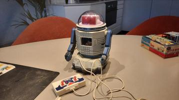 plastic robot kan voor en achteruit beschikbaar voor biedingen