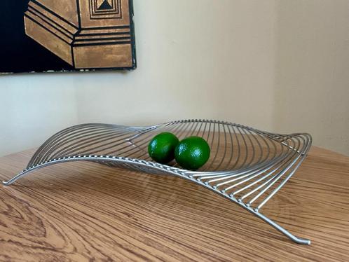 Chrome Wire Wave Fruit Bowl by Platt & Young Made in 1990s, Huis en Inrichting, Woonaccessoires | Dienbladen, Gebruikt, Metaal