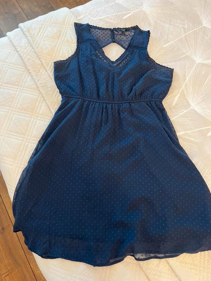 ZGAN! Mooie donkerblauwe jurk van Vero Moda maat L!, Kleding | Dames, Jurken, Zo goed als nieuw, Maat 42/44 (L), Blauw, Knielengte