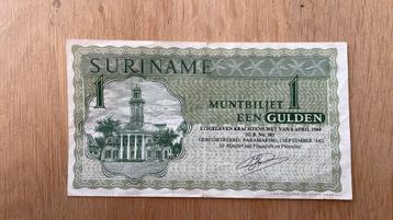 1 gulden Suriname 1982 lichte vouw in midden  beschikbaar voor biedingen