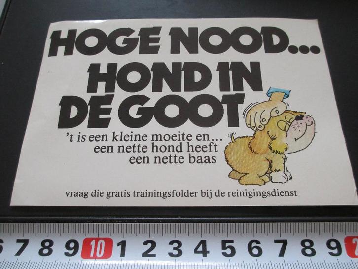 sticker strip hoge nood... hond in de goot, Verzamelen, Stickers, Zo goed als nieuw, Ophalen