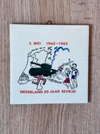 Herdenkingstegel Nederland Bevrijd 1945-1965, Antiek en Kunst, Antiek | Wandborden en Tegels, Ophalen of Verzenden