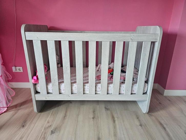Complete babykamer, met nieuwe ombouw naar 1 persoonsbed, Kinderen en Baby's, Kinderkamer | Complete kinderkamers, Zo goed als nieuw