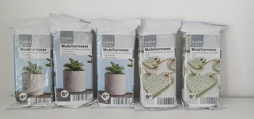 Boetseerklei 5 nieuwe verpakkingen van 500 gr ieder, Hobby en Vrije tijd, Knutselen, Nieuw, Materiaal, Ophalen of Verzenden