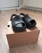 Yeezy slide, Kinderen en Baby's, Ophalen of Verzenden, Zo goed als nieuw