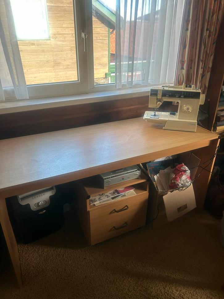 Bureau met opbergruimte, Huis en Inrichting, Bureaus, Gebruikt, Bureau, Ophalen