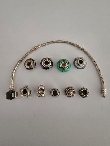 Pandora armband met bedels. 9 bedels, zilver en gemerkt. beschikbaar voor biedingen