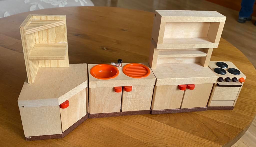 Bodo Hennig complete keuken. Zgan, Verzamelen, Poppenhuizen en Toebehoren, Ophalen of Verzenden, Zo goed als nieuw, Poppenhuis