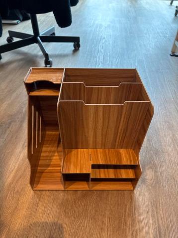 Wooden desk organizer beschikbaar voor biedingen